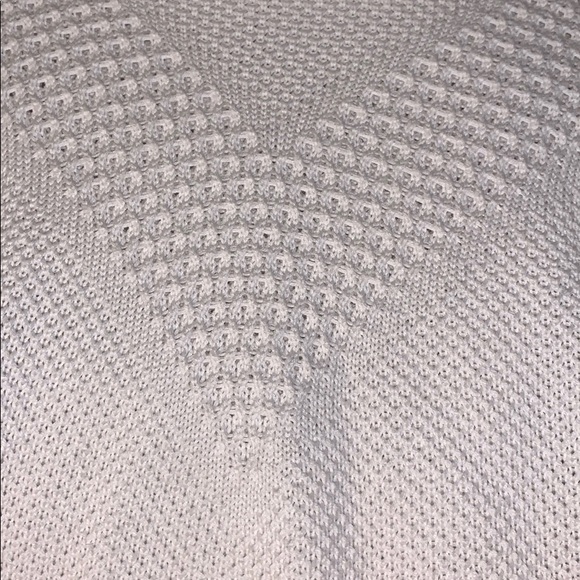 Simplistic yet adorable sweater!!!!! - Picture 2 of 5